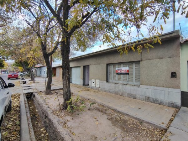 Zeballos Ofrece en Venta casa más departamento Las Heras.U$D42.000