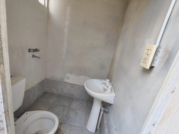 Zeballos Ofrece en Venta casa más departamento Las Heras.U$D42.000 - Image 9