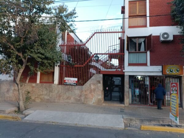 Zeballos Ofrece en Alquiler Departamento en Guaymallén, 2 dormitorios,cochera. $420.000