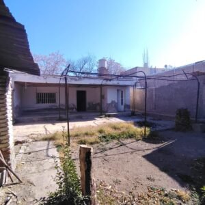 ZEBALLOS Ofrece en VENTA Las Heras, Casa a reciclar o demoler, adobe techos de caña y barro.U$D 25.000.