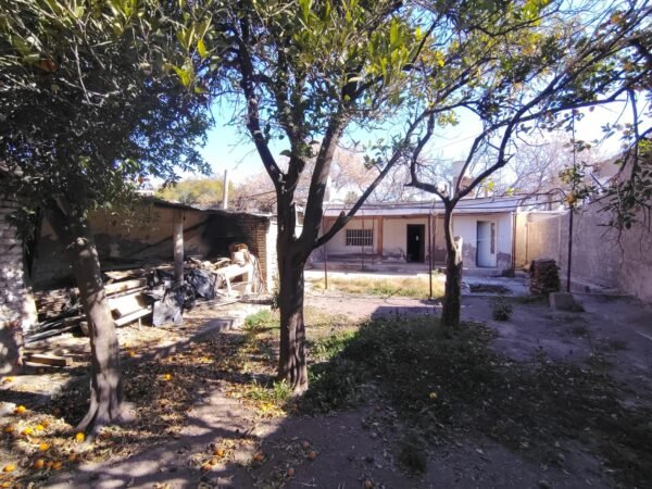ZEBALLOS Ofrece en VENTA Las Heras, Casa a reciclar o demoler, adobe techos de caña y barro.U$D 25.000. - Image 3