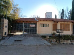 Zeballos Ofrece en Alquiler dos casas juntas, Chacras de Coria, Luján, Mendoza.$1.200.000