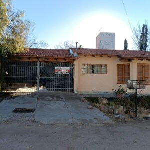 Zeballos Ofrece en Alquiler dos casas juntas, Chacras de Coria, Luján, Mendoza.$1.200.000