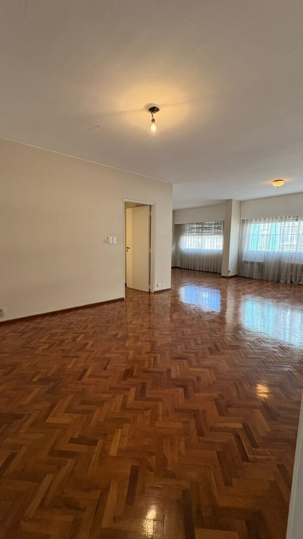 ZEBALLOS Ofrece en ALQUILER Departamento, Capital, Mendoza. $800.000 sin cochera. $850.000 con cochera.