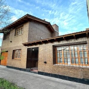 Alquila casa,3 habitaciones, 4ta sección, Mendoza. $900.000
