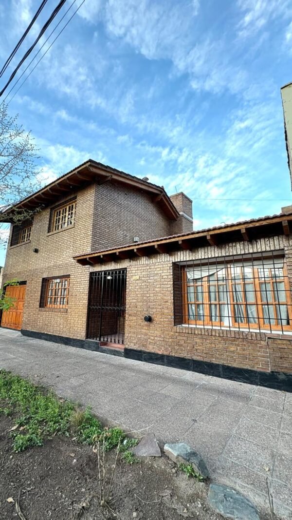 Alquila casa,3 habitaciones, 4ta sección, Mendoza. $900.000
