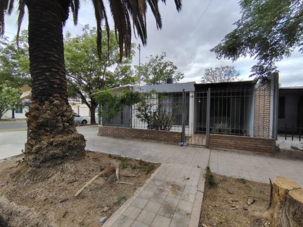 ZEBALLOS Ofrece en Alquiler casa en Las Heras. $570.000