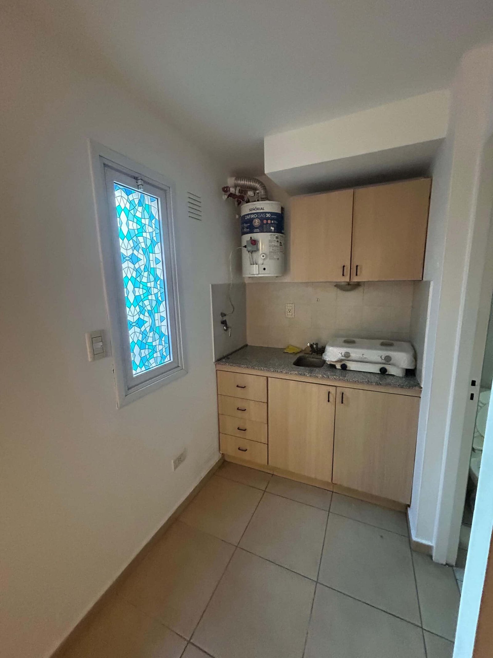 Zeballos Alquila Monoambiente, PLENO CENTRO, Calle Alberdi, casi alameda. $350.000 - Image 5