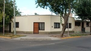 Zeballos vende CASA ESQUINA A RECICLAR, en Guaymallén.U$S 28.000