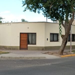 Zeballos vende CASA ESQUINA A RECICLAR, en Guaymallén.U$S 32.000