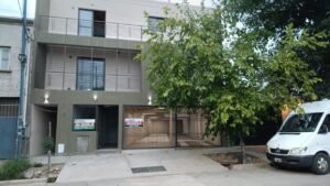 ALQUILA DEPARTAMENTO A ESTRENAR 2 DORMITORIOS, COCHERA, CIUDAD.$600.000 (+ más expensas $80.000 aprox.)