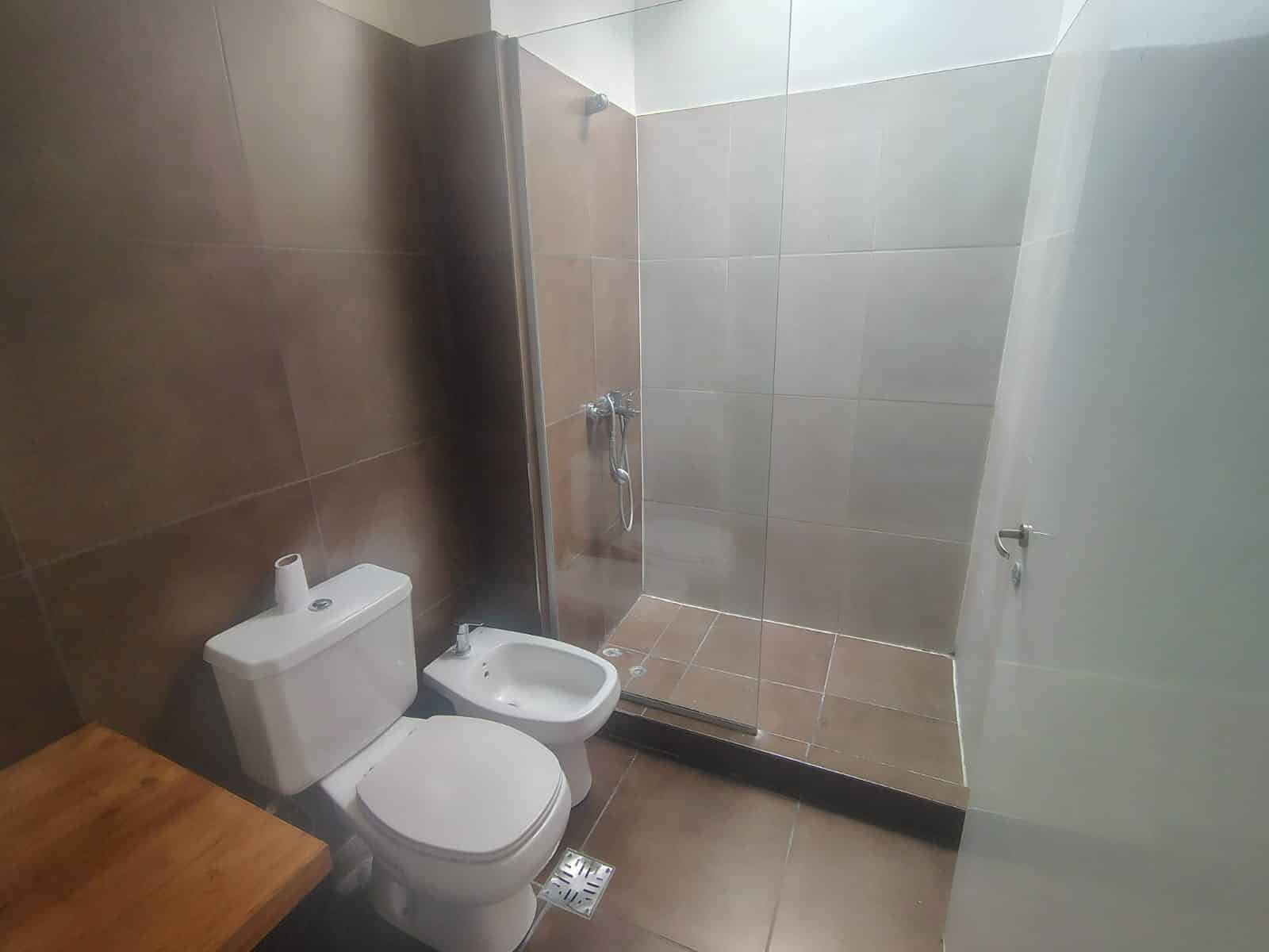 ZEBALLOS Alquila Dúplex. Ciudad, a 3 cuadras del COTO, 2 dormitorios, patrio. $850.000 - Image 3