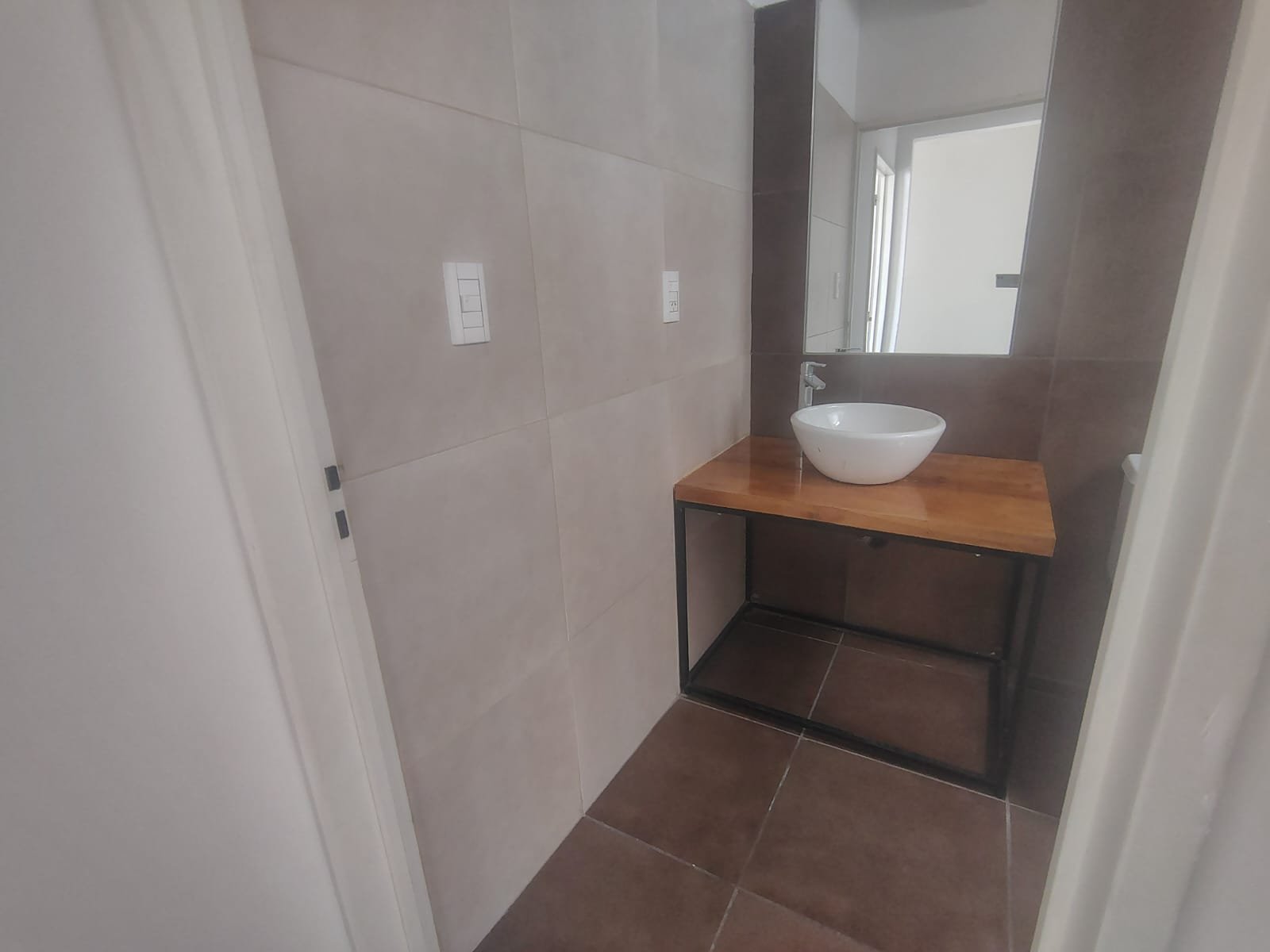 ZEBALLOS Alquila Dúplex. Ciudad, a 3 cuadras del COTO, 2 dormitorios, patrio. $850.000 - Image 4