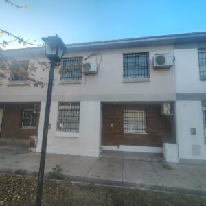 Alquila Dúplex 2 dormitorios, 2 baños, Cochera en Las Heras.$650.000 + expensas.