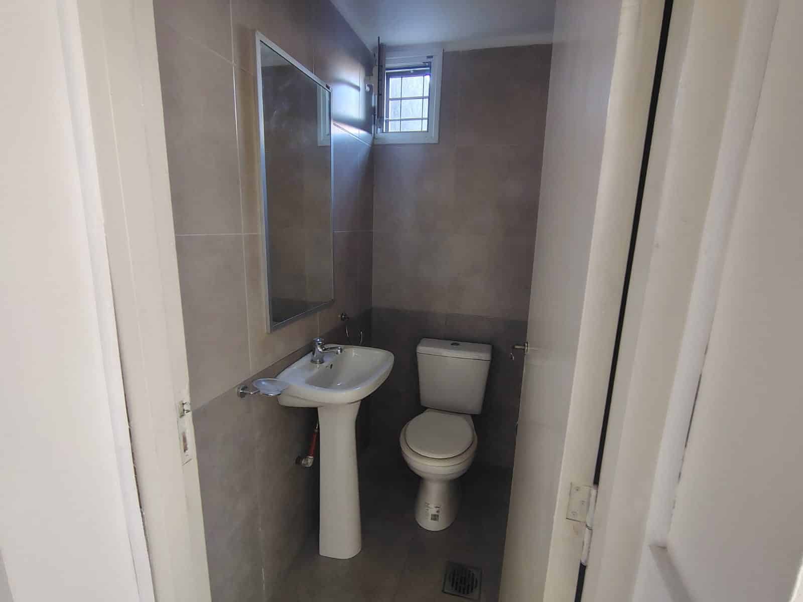 ZEBALLOS Ofrece en alquiler: Dúplex 2 dormitorio, 2 baños, Cochera. $800.000 más expensas actualiza cada 3 meses por IPC - Image 6