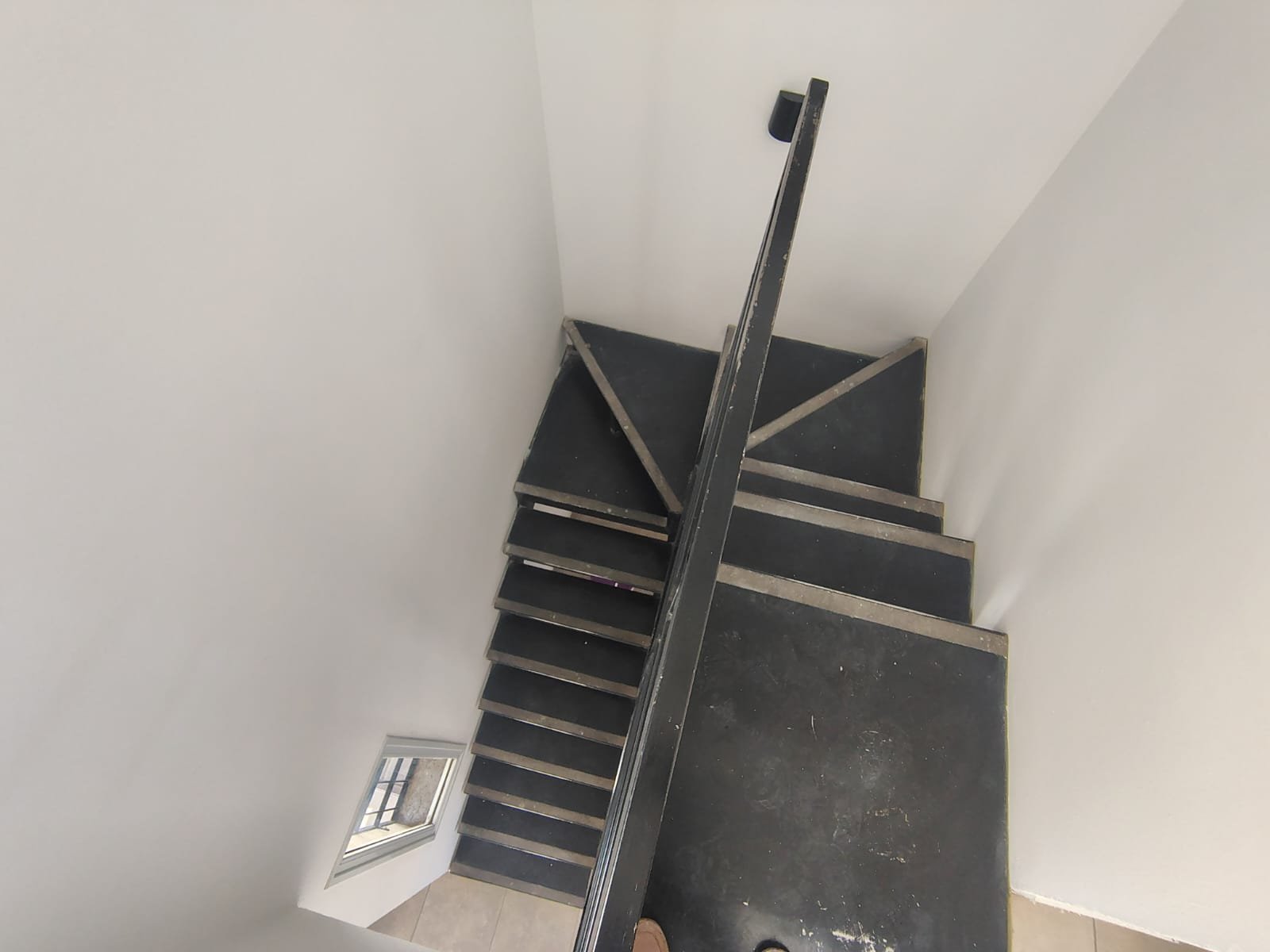 ZEBALLOS Ofrece en alquiler: Dúplex 2 dormitorio, 2 baños, Cochera. $800.000 más expensas actualiza cada 3 meses por IPC - Image 9