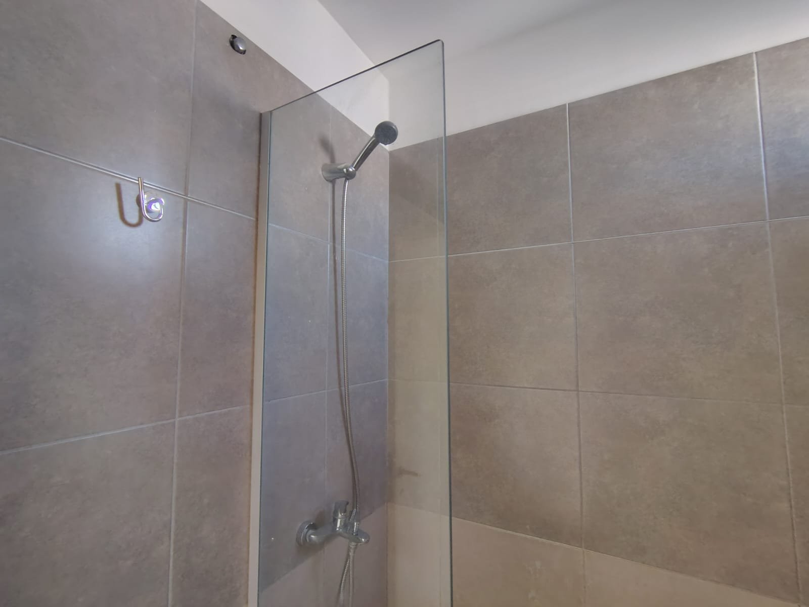 ZEBALLOS Ofrece en alquiler: Dúplex 2 dormitorio, 2 baños, Cochera. $800.000 más expensas actualiza cada 3 meses por IPC - Image 13