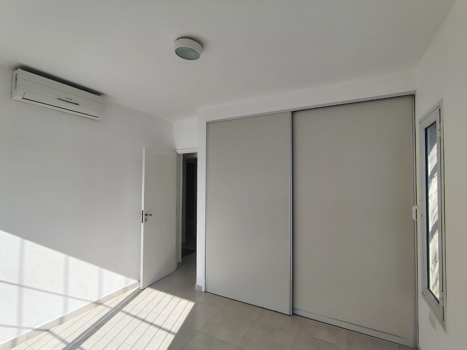ZEBALLOS Ofrece en alquiler: Dúplex 2 dormitorio, 2 baños, Cochera. $800.000 más expensas actualiza cada 3 meses por IPC - Image 17