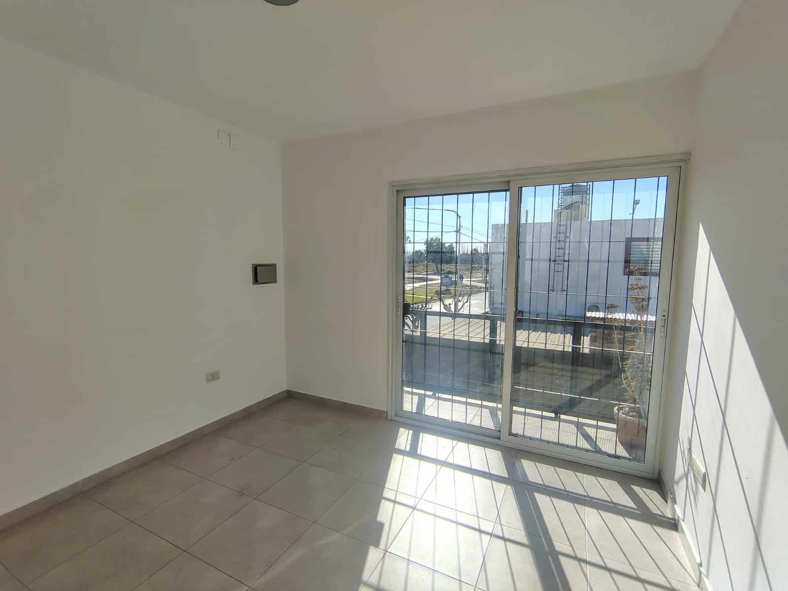 ZEBALLOS Ofrece en alquiler: Dúplex 2 dormitorio, 2 baños, Cochera. $800.000 más expensas actualiza cada 3 meses por IPC - Image 18