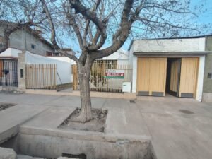 ZEBALLOS Ofrece en alquiler Casa 2 dormitorios,en B 12 de Junio Las Heras.$650.000 actualiza cada 4 meses por ICL