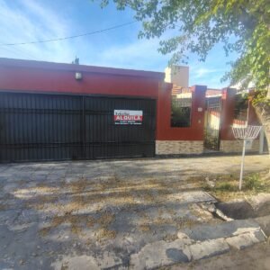 ZEBALLOS Alquila Casa de 3 dormitorios cochera doble en Guaymallén. Sobre calle Los Reyunos frente a la plaza, en Bº Jardines de Estrada a 1 1/2 cuadra de calle Estrada, pegada al Norte de Bº La Barraca y a 2 cuadras del Club Alemán.  $1.250.000.- + $50.000 aprox. seguiridad en calle (No Barrio Privado)